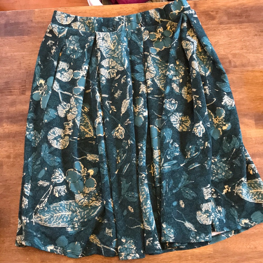 Lularoe Madison green leaves floral